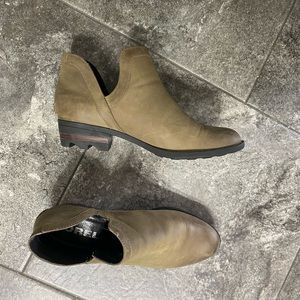 Sorel Lolla cut out bootie